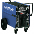 <p> Выпрямитель Omega 430 HD — это промышленный сварочный аппарат от самого известного итальянского производителя сварочного оборудования Blueweld. Аппарат Omega 430 HD применяется для ручной электродуговой сварки (ММА). В отличие от других выпрямителей, Omega 430 HD позволяет существенно снизить количество брызг в процессе сварки, что способствует повышению качества сварного шва.<br />
<br />
Плавное изменение значения сварочного тока осуществляется при помощи удобной ручки на панели управления. Максимальный сварочный ток — 360 Ампер. Это позволяет использовать различные типы электродов диаметром от 2 до 6 мм. Также рекомендуем посмотреть аналогичный выпрямитель большей мощности — <a href="http://www.weld-russia.ru/catalog/blueweld/ruchnaya-dugovaya-svarka-mma/vypryamiteli-mma/134-blueweld-omega-530-hd-kod-819130.html">Omega 530 HD</a>.</p>
<p> Сварочный аппарат снят с производства!</p>