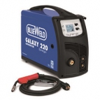 <p>Инверторный полуавтомат BLUE WELD GALAXY 220 816461 активно используется как в крупных, так и в небольших автомастерских, занимающихся кузовным ремонтом транспорта. Аппарат оснащен синергетической системой управления, которая позволяет осуществлять работы в автоматическом режиме - это значительно сокращает время на осуществление сварочных операций. Сварка листовых материалов выполняется двумя методами - проволокой с газом и без газа. Опционально возможна сварка ММА, TIG, SPOT. Полуавтомат работает от трехфазной электрической сети частотой 50 Гц.</p>