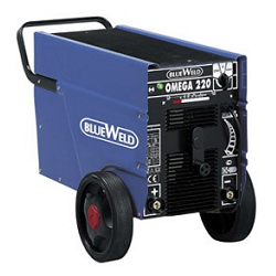 <p> Сварочные аппараты серии Omega — это надежные итальянские выпрямители от производителя Blueweld. Отличительная особенность данной линейки выпрямителей — минимальное количество брызг во время проведения сварочных работ. Легкость управления и плавность регулировки сварочного тока осуществляется за счет использования удобной ручки на панели управления аппарата.<br />
<br />
Максимальный сварочный ток аппарата Omega 220 — 190 Ампер. Это позволяет применять для сварочных работ электроды диаметром от 2 до 4 мм. В стандартную комплектацию выпрямителей Omega принадлежности для сварки не входят. При необходимости дополнительные аксессуары можно приобрести отдельно.</p>
<p> Сварочный аппарат снят с производства!</p>